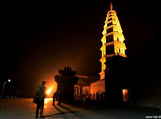 佛教摄影网-作者平平淡淡《夜香山佛塔》