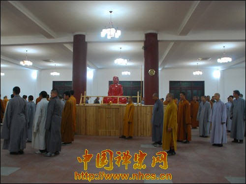 广东南华禅寺举行冬季精进禅七法会起七仪式