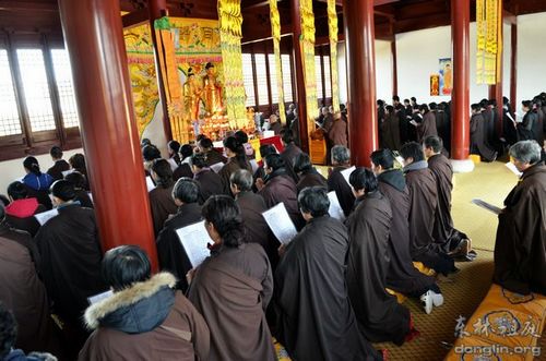 参与闭关的净业行人出关后在香光殿作大回向仪式